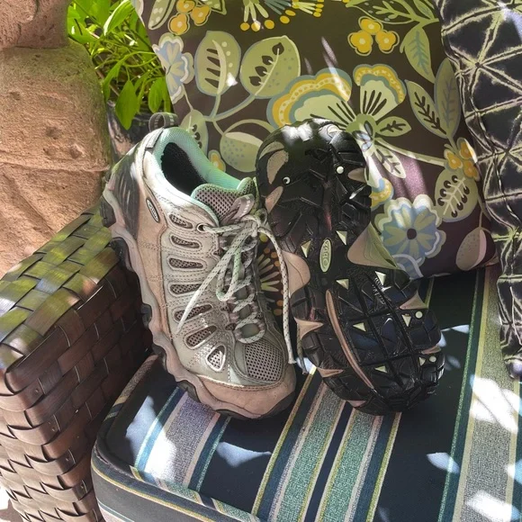 Women’s OBOZ Hiking Shoe 7.5 - Picture 7 of 8